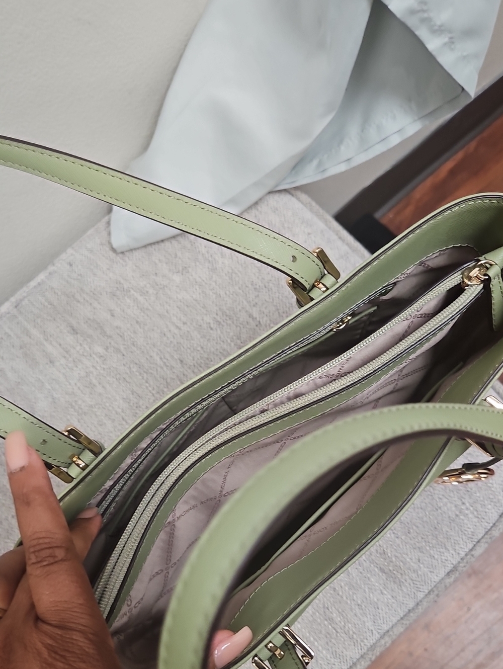 Michael Kors Mint Green Saffiano Leather Jet TOTE NWOT - Picture 7 of 10